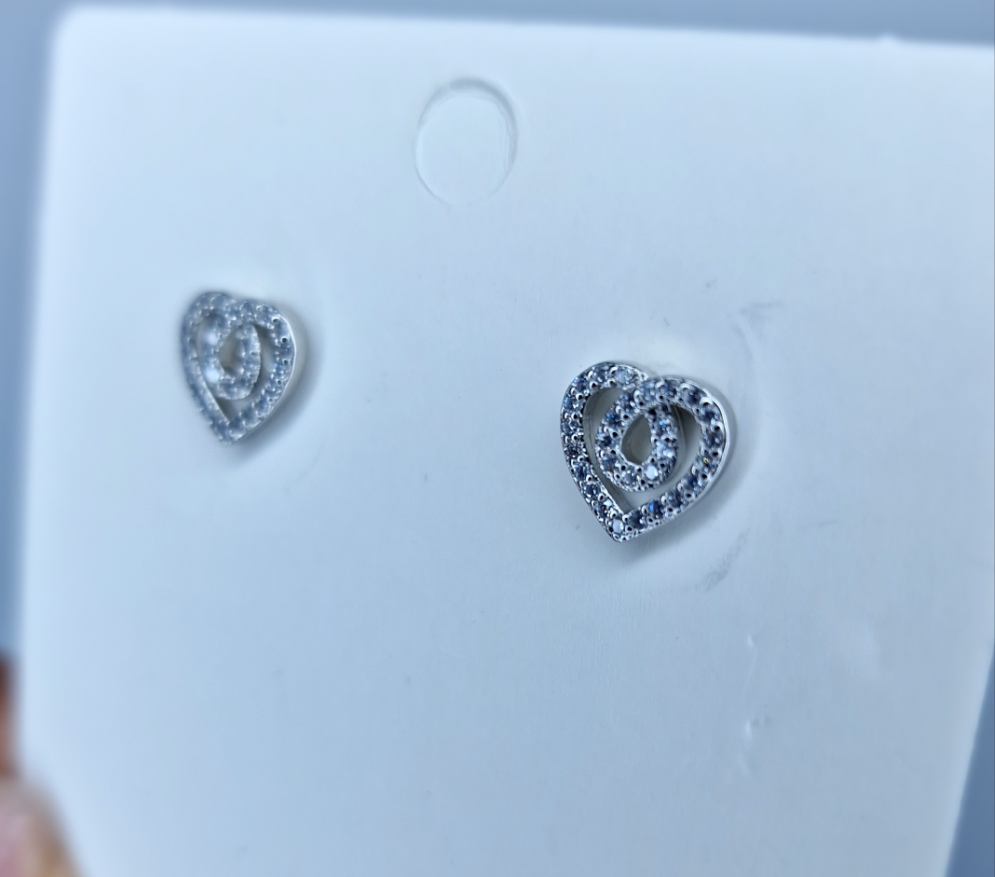 Pendientes de corazón con brillantes plata.