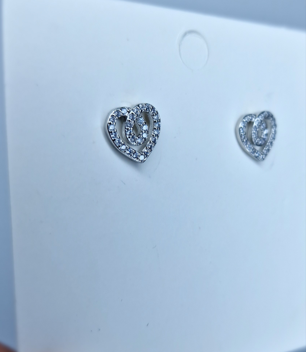 Pendientes de corazón con brillantes plata.