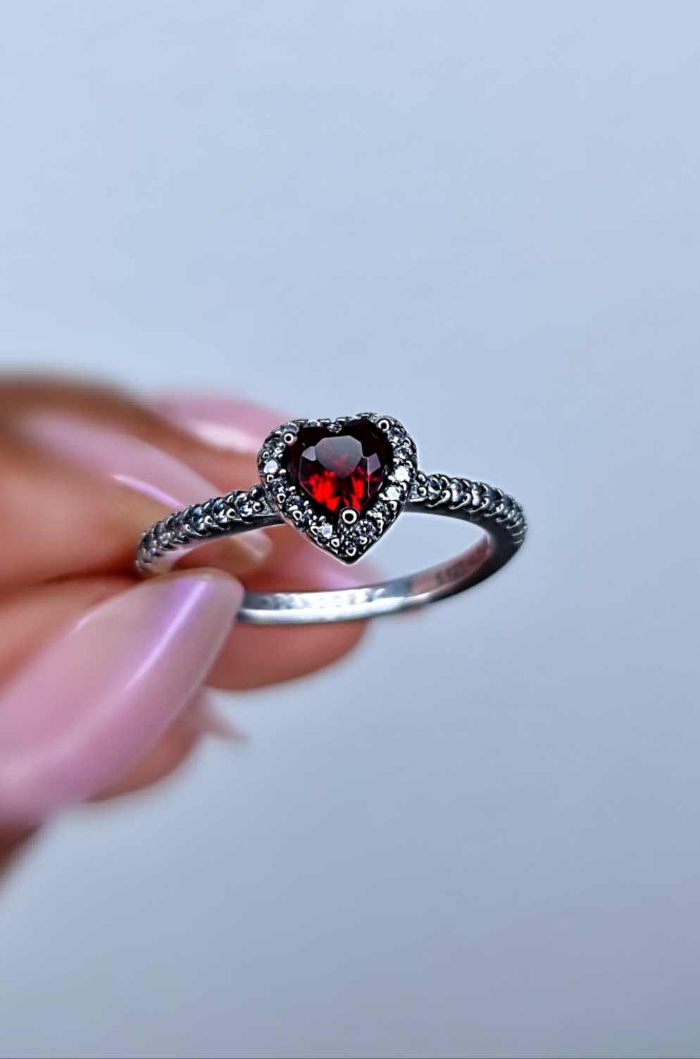 Anillo de corazón rojo plata de ley 925. Estilo romántico.